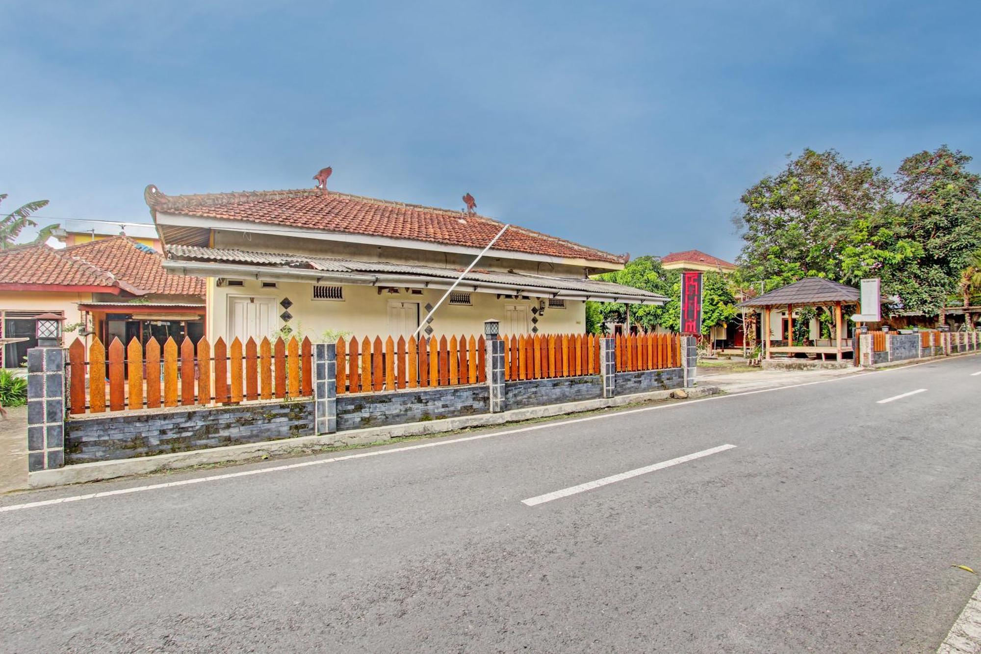 Oyo 93660 New Family Hotel Syariah Magelang Exterior foto